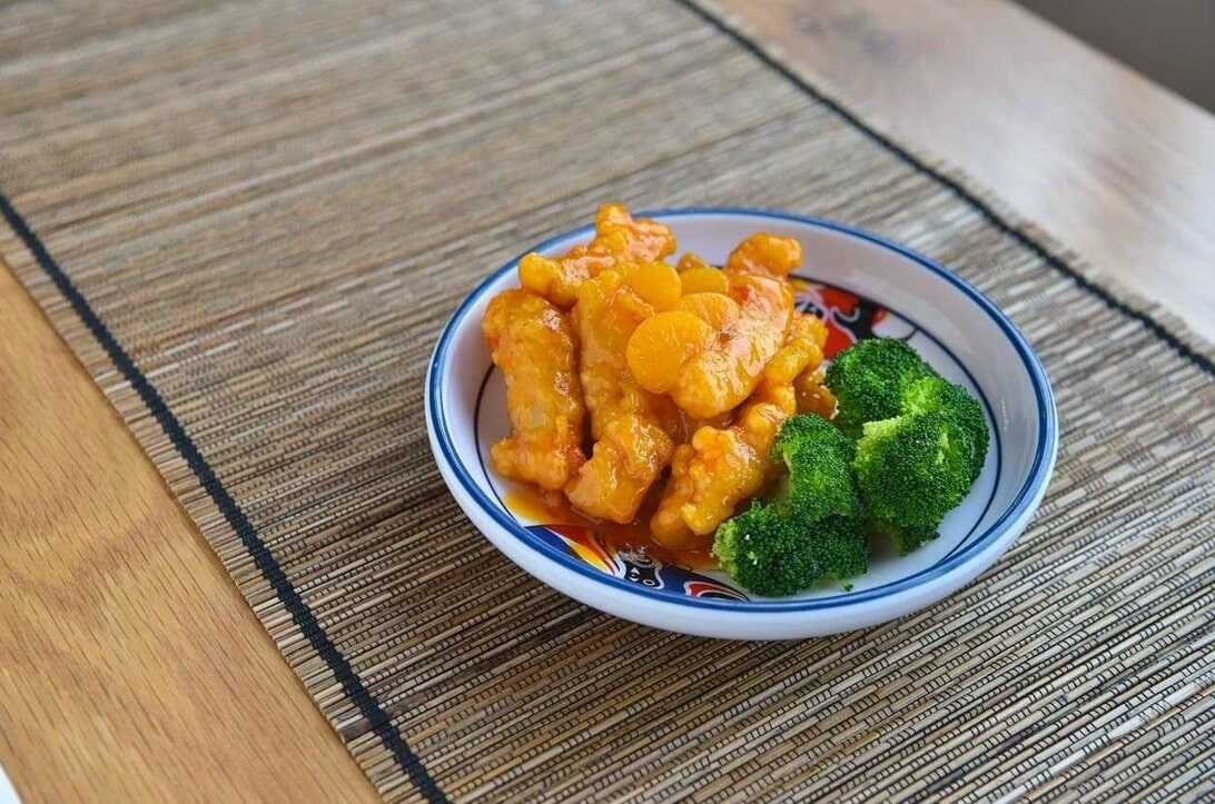Is it Possible for Dogs to Consume Orange Chicken?